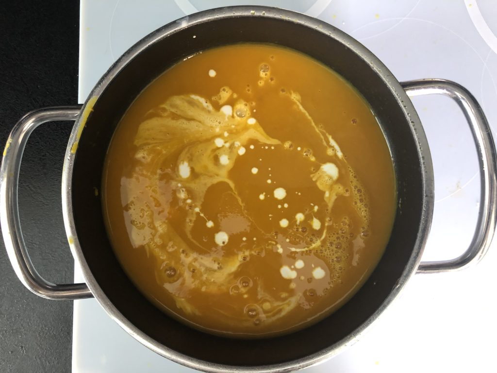 Dýňová polévka se zjemní přidanou smetanou