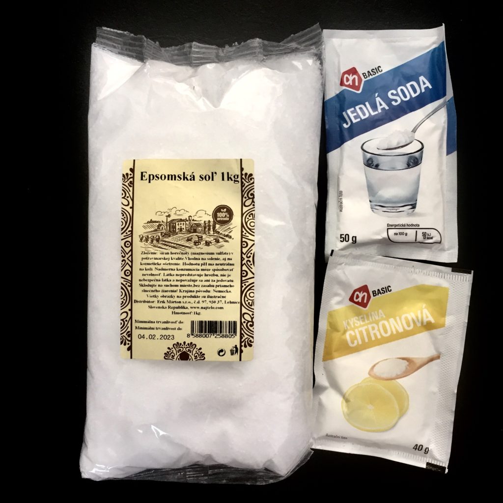 Epsomská sůl, jedlá soda a kyselina citronová jsou základní suroviny pro výrobu koupelových šumivých bomb